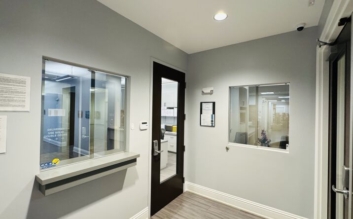 Pictures of Office property located at 1110 Pine Ridge Rd, Naples, FL 34108 for lease - image #1