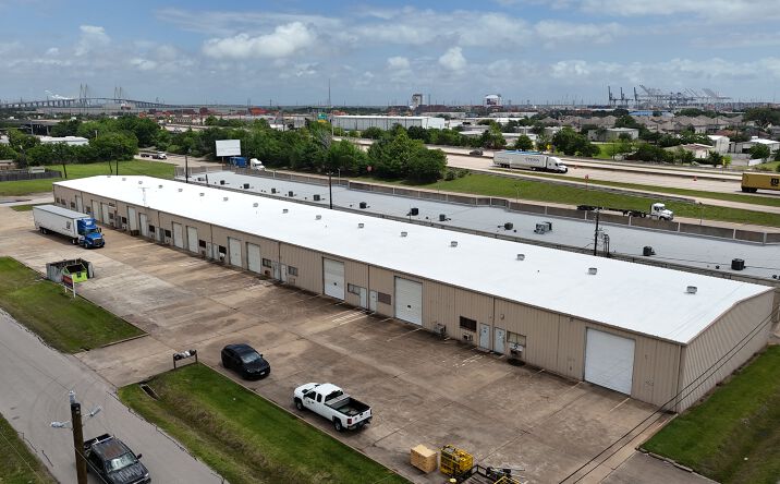 Pictures of Industrial property located at 400 N 11th St, La Porte, TX 77571 for lease - image #1