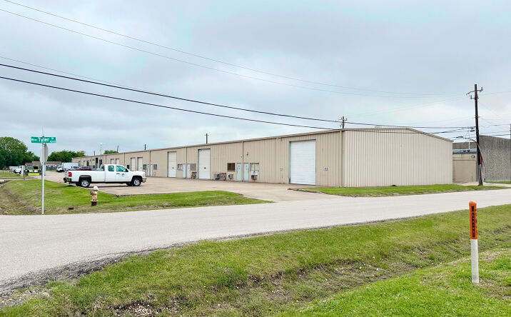 Pictures of Industrial property located at 400 N 11th St, La Porte, TX 77571 for lease - image #1