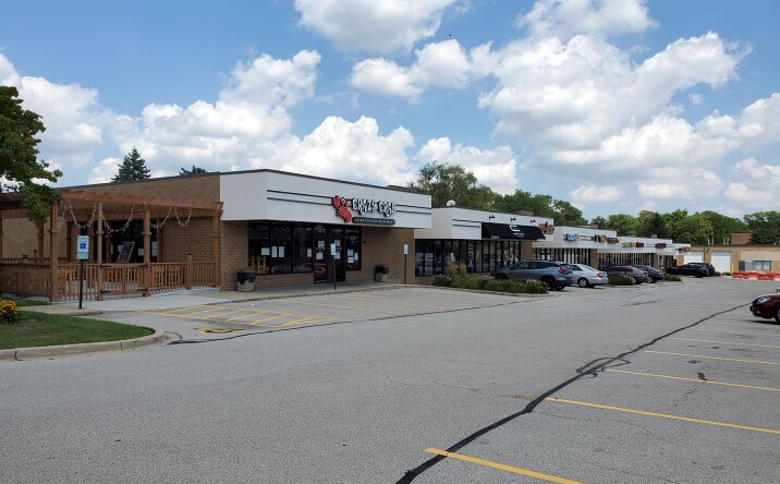 Pictures of Retail property located at 962-98 W Lake St, Roselle, IL 60172 for lease - image #1