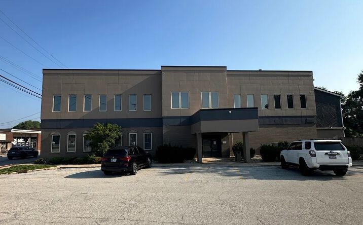 Pictures of Office property located at 139 S Broad St, Griffith, IN 46319 for lease - image #1