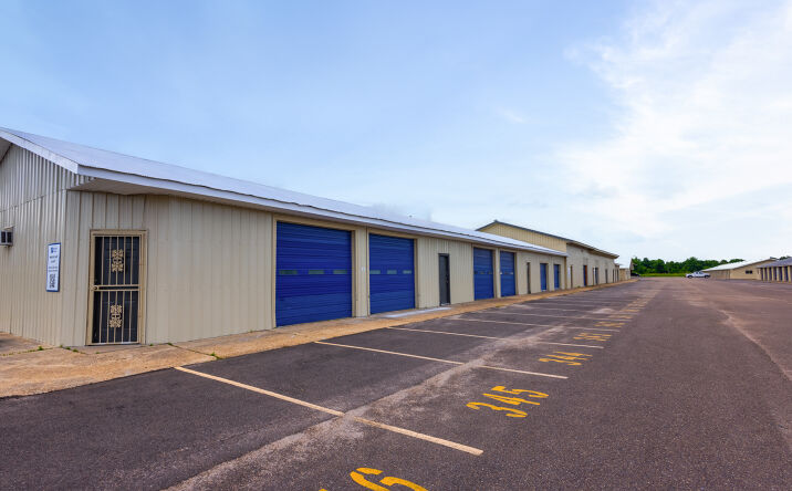 Pictures of Retail, Industrial property located at 3064 US-80, Pearl, MS 39208 for lease - image #1