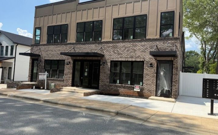 Pictures of Office property located at 21411 Hickory Street, Cornelius, NC 28031 for lease - image #1