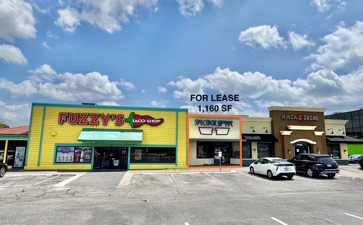 Pictures of Retail, Restaurant property located at 306 N Rock Rd, Wichita, KS 67206 for lease - image #1