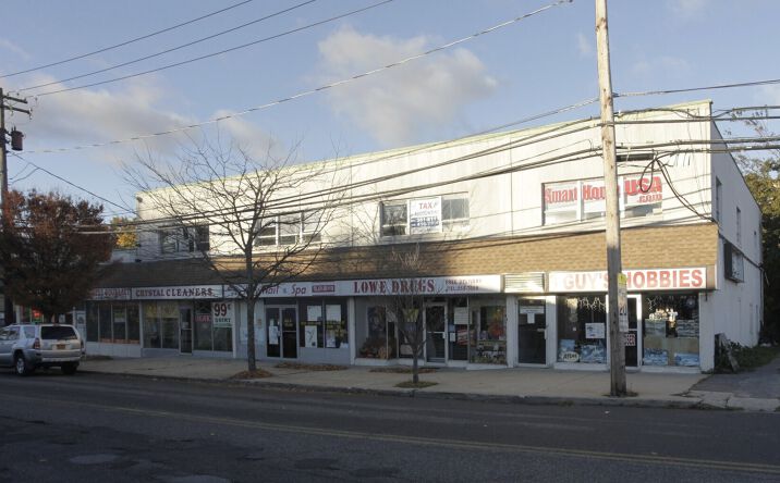 Pictures of Retail property located at 10 Lawrence Ave, Smithtown, NY 11787 for lease - image #1