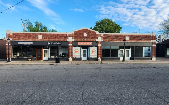 Pictures of Office, Restaurant property located at 15208 Charlevoix Street, Grosse Pointe Park, MI 48230 for lease - image #1