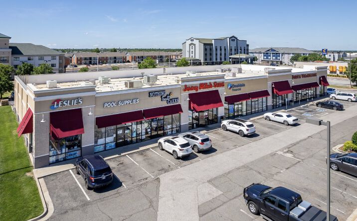 Pictures of Retail property located at 2526 W Memorial Rd, Oklahoma City, OK 73134 for lease - image #1