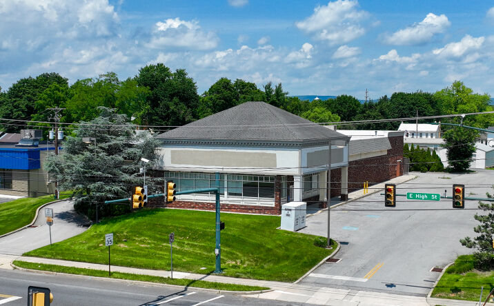 Pictures of Retail property located at 841 E High St, Carlisle, PA 17013 for lease - image #1