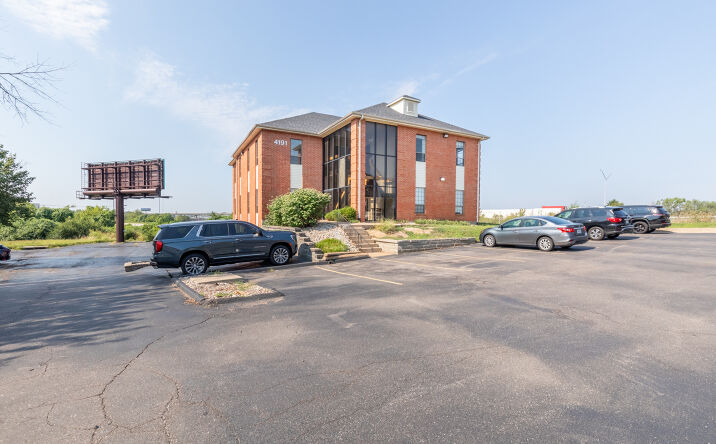 Pictures of Office property located at 4191 Crescent Dr, St. Louis, MO 63129 for lease - image #1