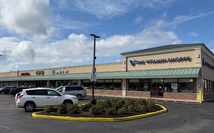 Pictures of Retail property located at 8600 W Golf Rd, Niles, IL 60714 for lease - image #1