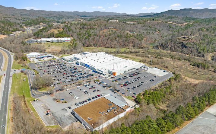 Pictures of Retail property located at 152 Rick Ramsey St, Murphy, NC 28906 for lease - image #1