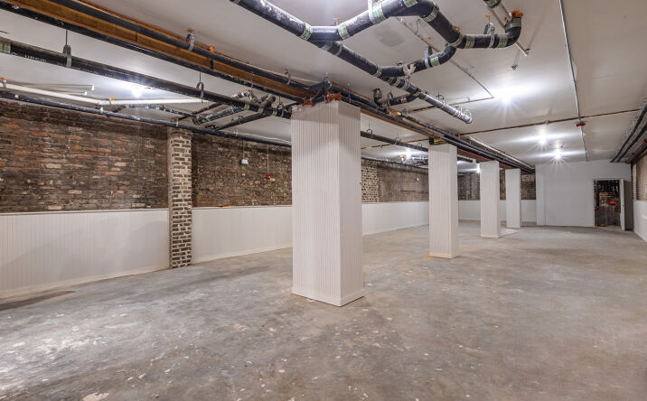Pictures of Retail property located at 23 W Broughton St, Savannah, GA 31401 for lease - image #1