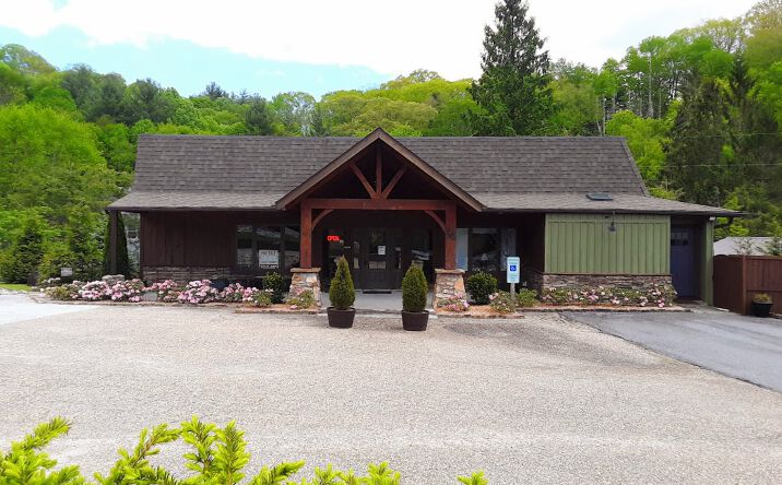 Pictures of Office, Special Purpose, Retail property located at 444 Beech Mountain Pkwy, Banner Elk, NC 28604 for lease - image #1