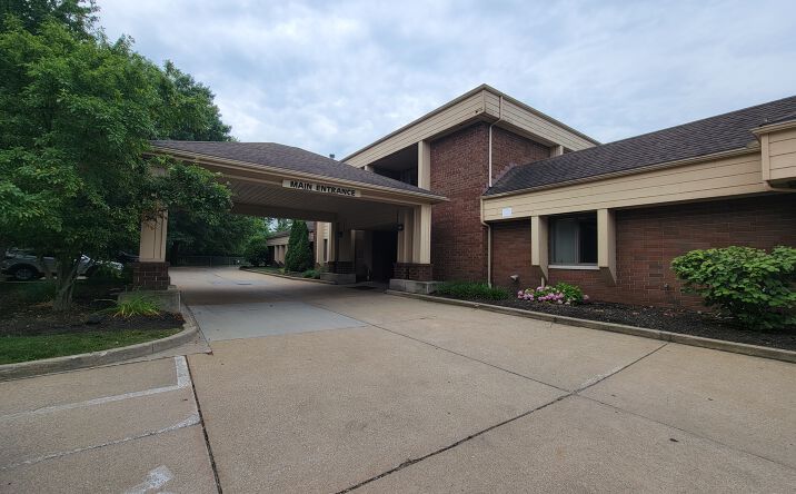 Pictures of Office property located at 570 White Pond Dr, Akron, OH 44320 for lease - image #1
