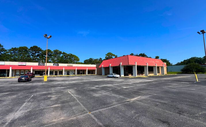 Pictures of Retail property located at 2912 Dauphin Island Pkwy, Mobile, AL 36605 for lease - image #1