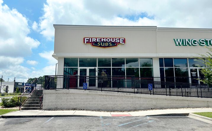 Pictures of Retail, Restaurant property located at 1935 E Victory Dr, Savannah, GA 31404 for lease - image #1
