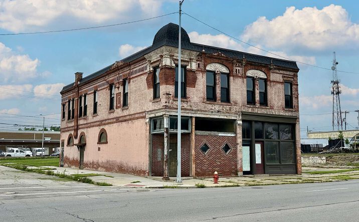 Pictures of Retail property located at 338 Broadway St, Toledo, OH 43604 for lease - image #1