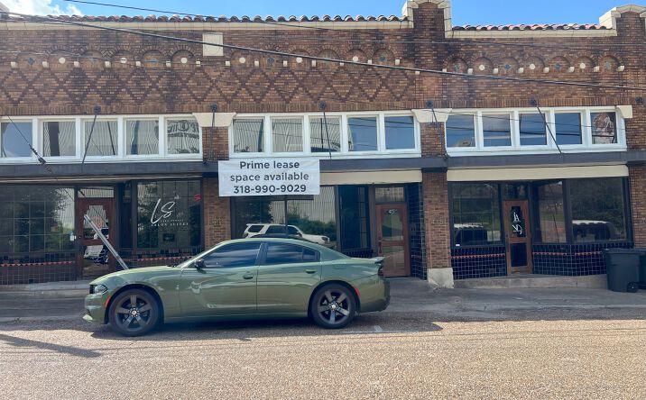 Pictures of Retail, Office, Special Purpose property located at 411 Lake St, Shreveport, LA 71101 for lease - image #1