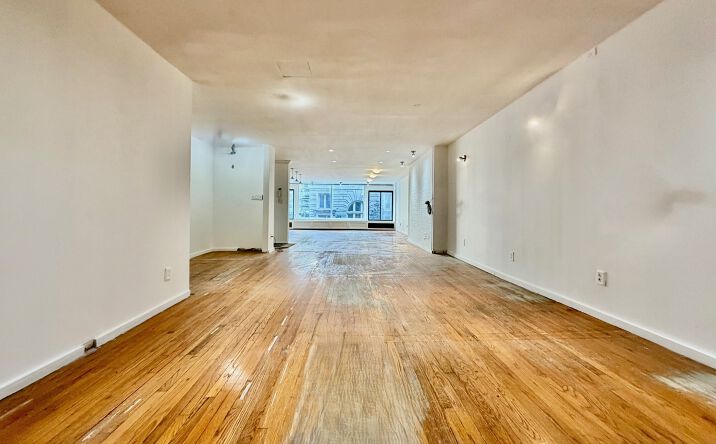 Pictures of Retail property located at 4 W 28th St, New York, NY 10001 for lease - image #1