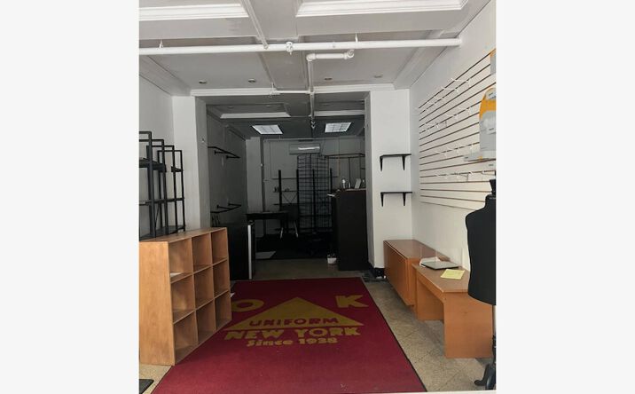 Pictures of Retail property located at 38 E 40th St, New York, NY 10016 for lease - image #1