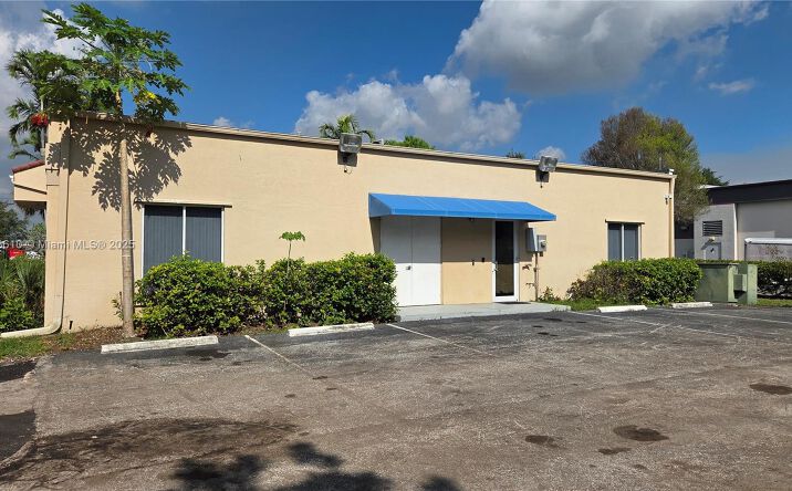 Pictures of Office property located at 1150 SW 30th Ave, Pompano Beach, FL 33069 for lease - image #1