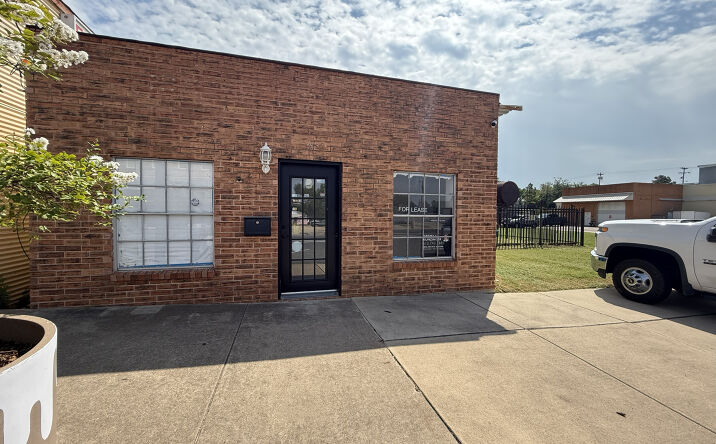 Pictures of Retail, Office, Industrial property located at 117 S Main St, Elgin, TX 78621 for lease - image #1