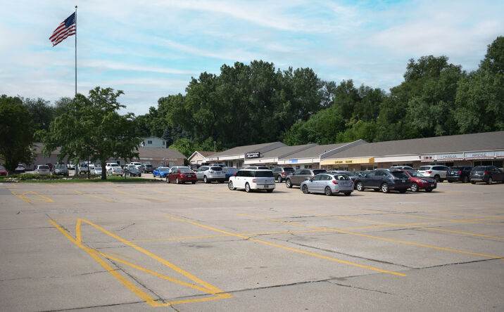 Pictures of Retail, Office property located at 1320 S 119th St, Omaha, NE 68144 for lease - image #1