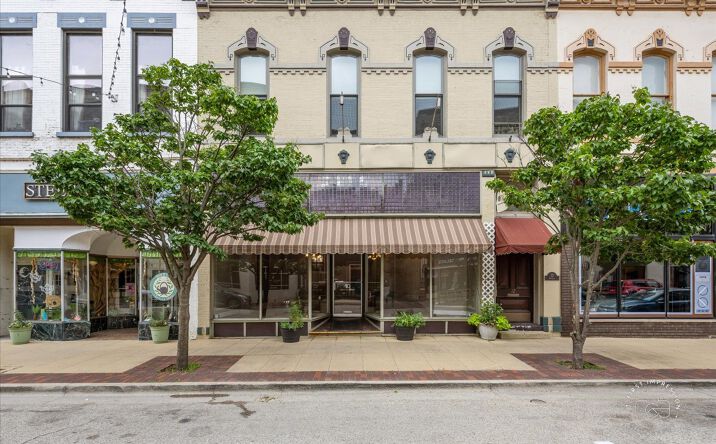 Pictures of Retail property located at 10 Douglas Avenue, Elgin, IL 60120 for lease - image #1