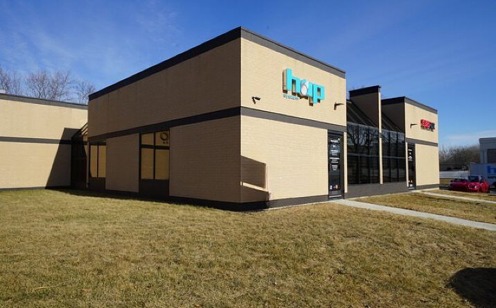 Pictures of Retail property located at 480 W Lake Street 1, Roselle, IL 60172 for lease - image #1