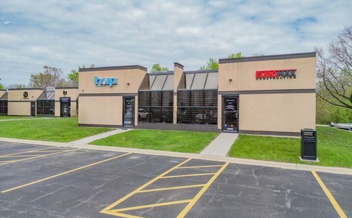 Pictures of Retail property located at 490 W Lake Street 2, Roselle, IL 60172 for lease - image #1