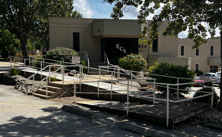 Pictures of Retail, Office, Special Purpose property located at 1820 N Sterling Ave, Peoria, IL 61604 for lease - image #1