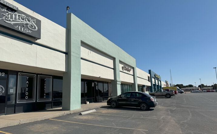 Pictures of Retail, Office, Restaurant property located at 1580 George Dieter Dr, El Paso, TX 79936 for lease - image #1