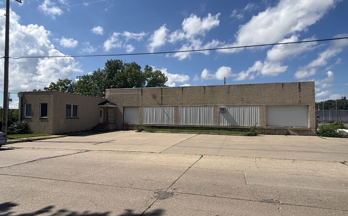 Pictures of Office, Industrial property located at 1814 E Ave NE, Cedar Rapids, IA 52402 for lease - image #1
