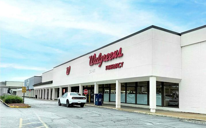 Pictures of Retail property located at 440 North Highway 67, Florissant, MO 63031 for lease - image #1