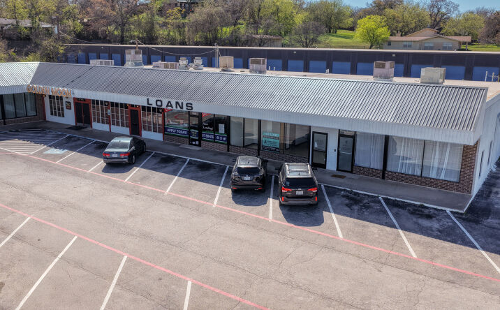 Pictures of Retail, Office property located at 1414 S Main St, Weatherford, TX 76086 for lease - image #1