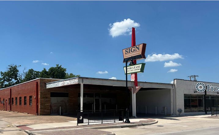 Pictures of Retail property located at 208 E Irving Blvd, Irving, TX 75060 for lease - image #1