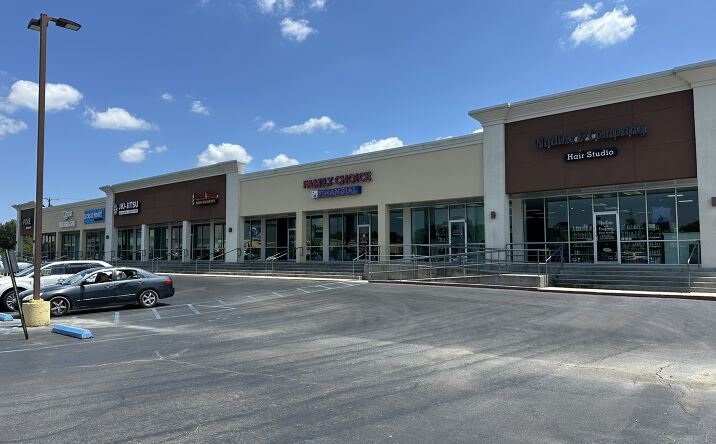 Pictures of Retail, Office, Restaurant property located at 730 S Range Ave, Denham Springs, LA 70726 for lease - image #1