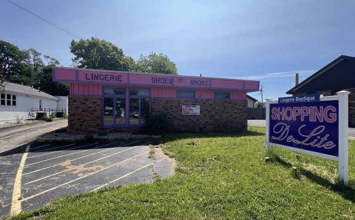 Pictures of Retail, Office property located at 2026 N University St, Peoria, IL 61604 for lease - image #1