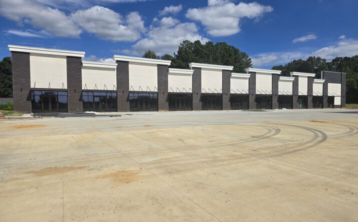 Pictures of Retail property located at 6100 Horn Lake Rd, Horn Lake, MS 38637 for lease - image #1