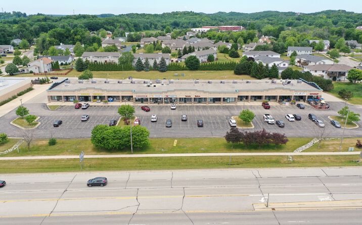 Pictures of Retail property located at 1024 E Commerce Blvd, Slinger, WI 53086 for lease - image #1