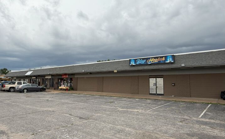 Pictures of Retail, Restaurant property located at 3675 S Mendenhall Rd, Memphis, TN 38115 for lease - image #1