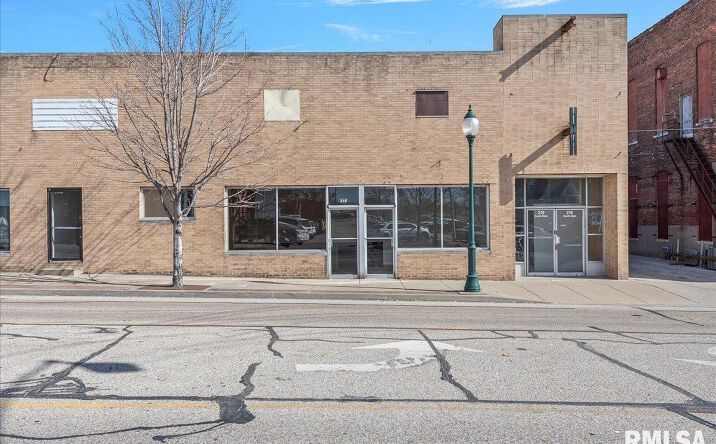 Pictures of Office property located at 219 MAIN Street, Jacksonville, IL 62650 for lease - image #1