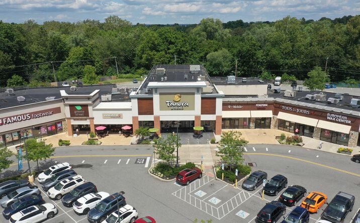 Pictures of Retail property located at 125 E Swedesford, Wayne, PA 19087 for lease - image #1