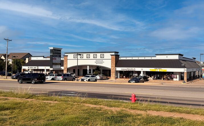 Pictures of Retail property located at 3431 S Blvd, Edmond, OK 73013 for lease - image #1