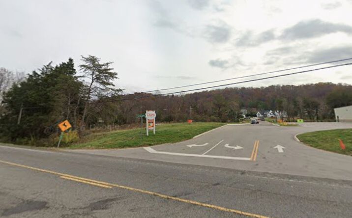 Pictures of Retail, Land, Restaurant property located at 7515 Oak Ridge Hwy, Knoxville, TN 37931 for lease - image #1
