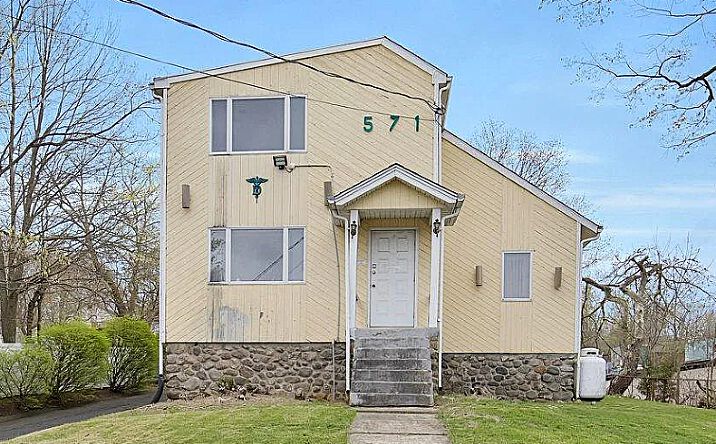 Pictures of Office property located at 571 Wolcott St, Wolcott, CT 06705 for lease - image #1