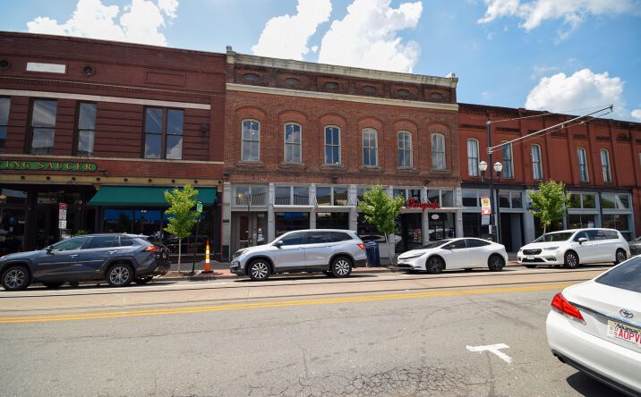 Pictures of Retail, Office, Restaurant property located at 323 President Clinton Ave, Little Rock, AR 72201 for lease - image #1