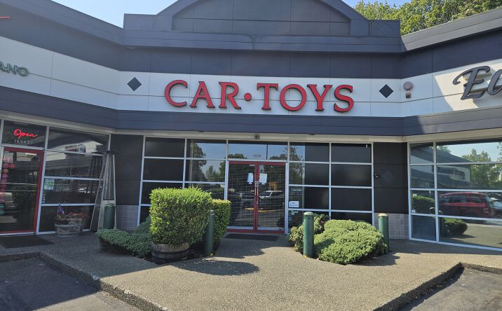 Pictures of Retail property located at 16901 Southcenter Pkwy, Tukwila, WA 98188 for lease - image #1