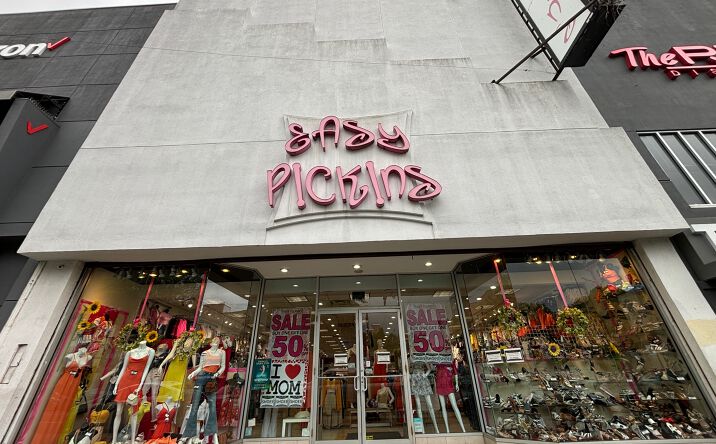 Pictures of Retail property located at 31-27 Steinway St, Astoria, NY 11103 for lease - image #1
