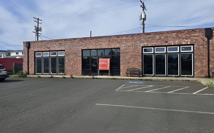 Pictures of Retail, Office property located at 522 S Central Ave, Medford, OR 97501 for lease - image #1